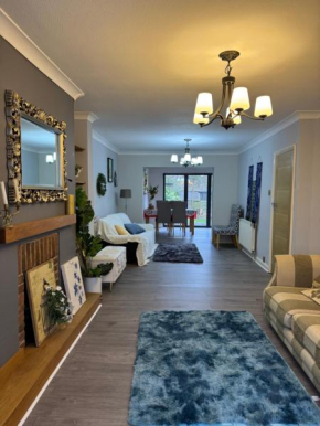 Oxford Villa 4 bedrooms 5 beds Sleep 8 with free parking